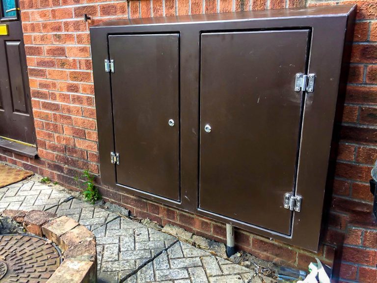 J29023 Gas & Electric Meter Cover (3 of 6) Glass reinforced polyester